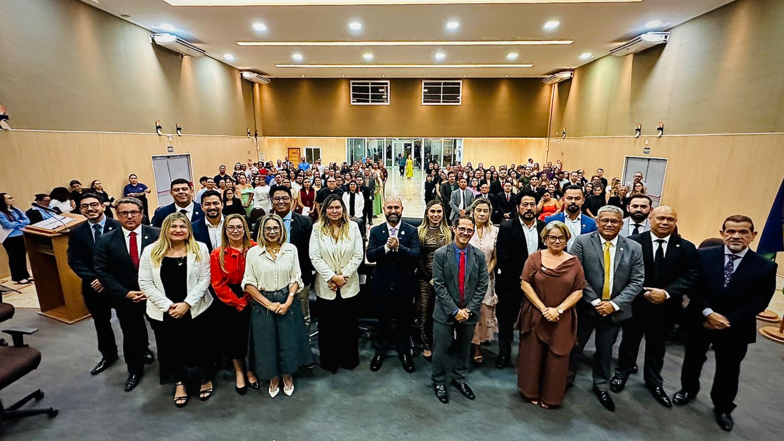 OAB Amapá realiza solenidade de prestação de compromisso e entrega de carteiras para 42 novos advogados e advogadas